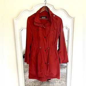 Badgely Mischka Raincoat size Small